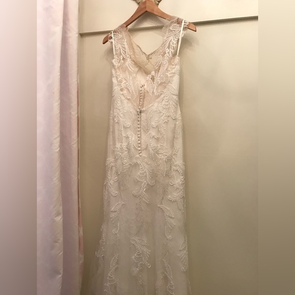 Wedding dress - Picture 3 of 6